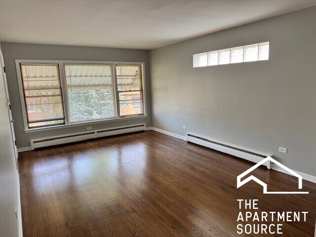 Building Photo - 5837 W Addison St