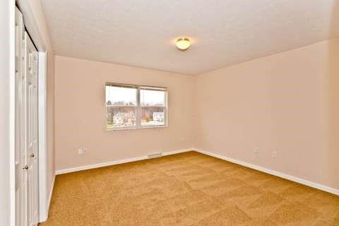 Building Photo - 221 Cottonwood Ln