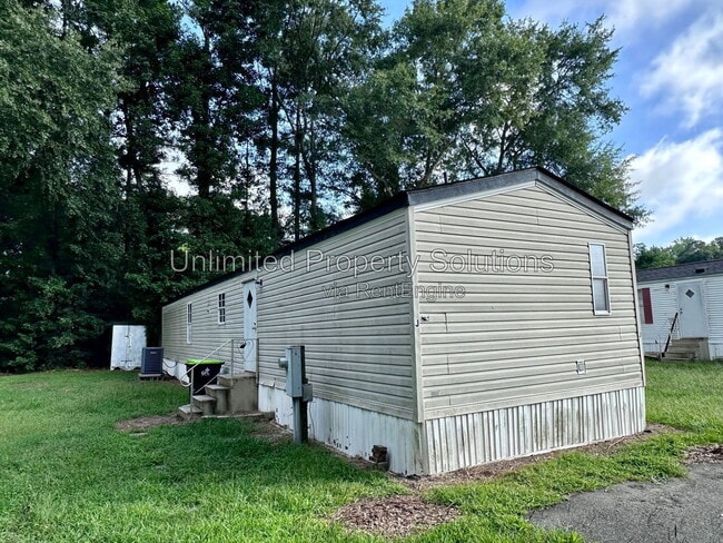 Building Photo - 9499 Wendi Dr NE