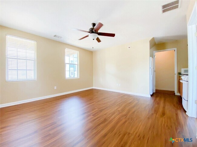 Building Photo - 118 Rush Haven