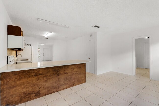 Building Photo - 4108 NW 79th Ave