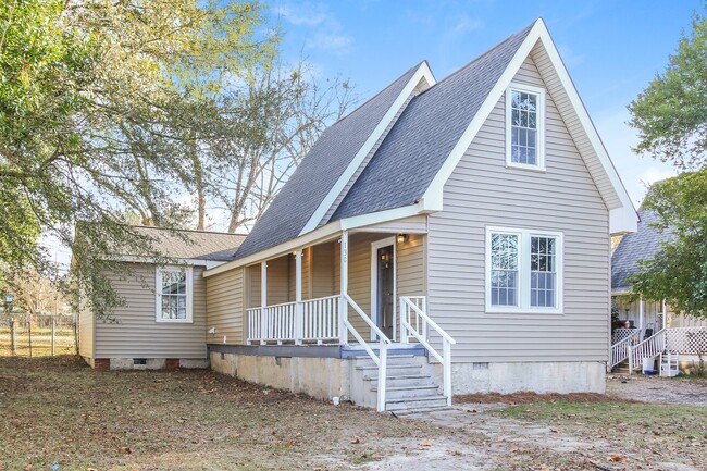 Building Photo - 130 Pelzer St