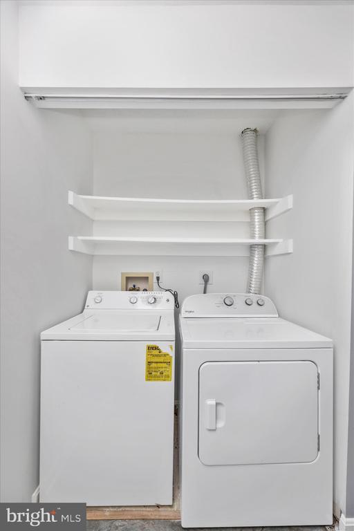 Building Photo - 10001 Vanderbilt Cir