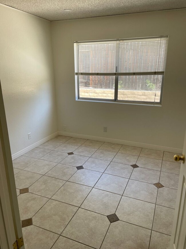 Building Photo - One story home in Mission Oaks near Las Colinas