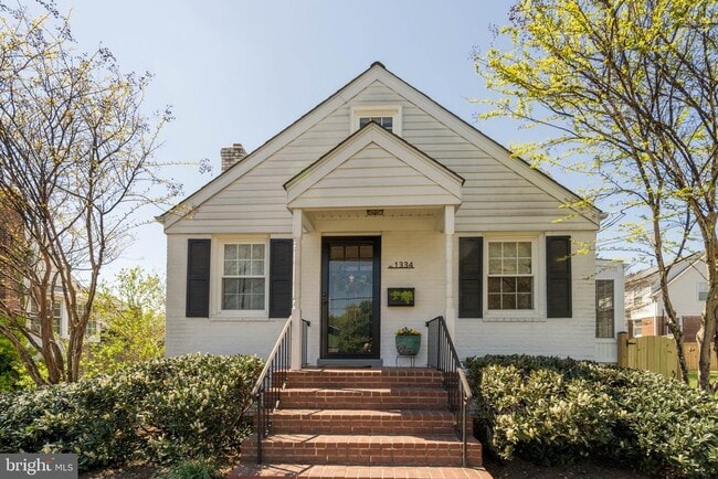 Building Photo - 1334 Bayliss Dr