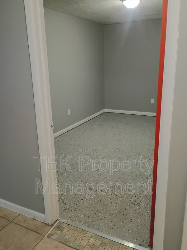 Building Photo - 471-473-473 N Goodman St