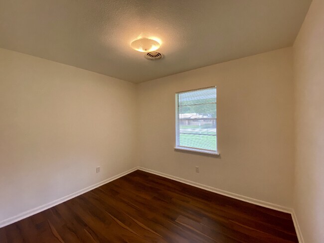 Building Photo - 507 Brasell St