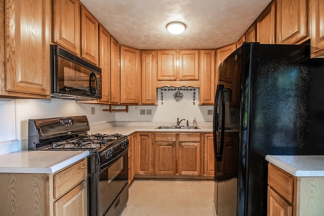 Building Photo - 738 Tinley Dr