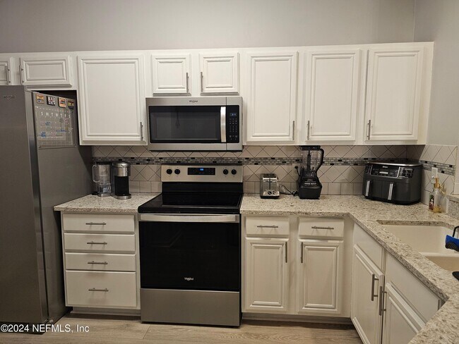 Building Photo - 3750 Silver Bluff Blvd