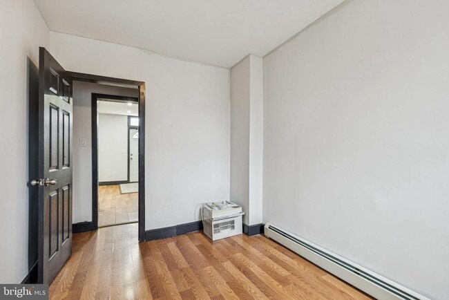 Building Photo - 5221 Linden Heights Ave