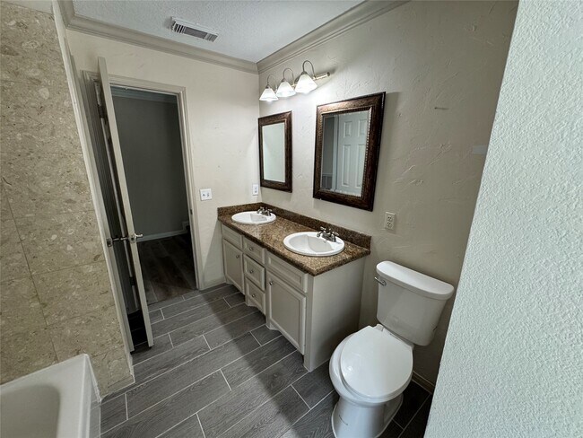 Building Photo - 10310 Sable Trail Ln