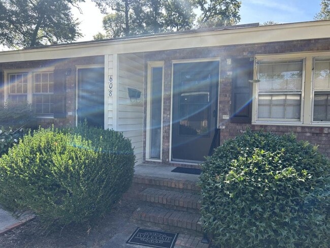 Primary Photo - 608 Plum Dr