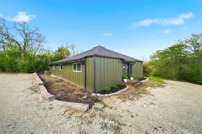 Building Photo - 8052 Perry Ln