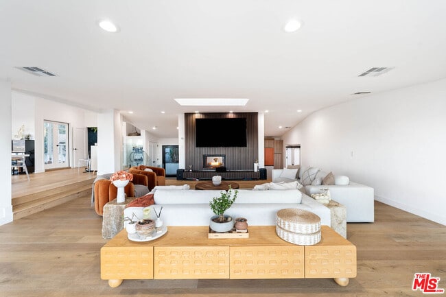 Building Photo - 3541 Multiview Dr