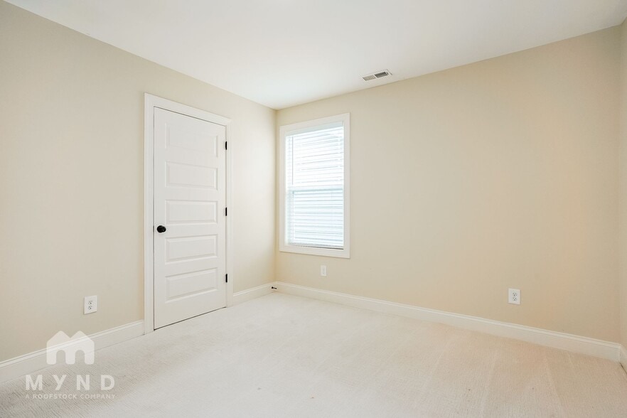 Building Photo - 991 Airedale Trail