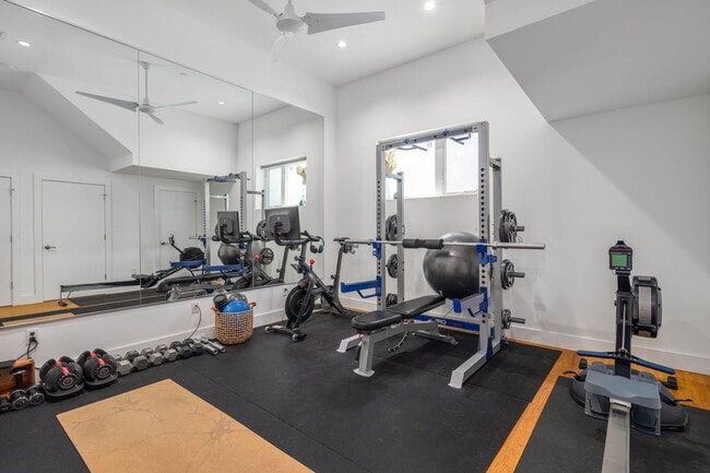 Building Photo - 1003 S 17th St