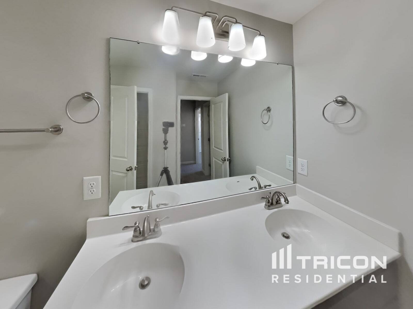 Building Photo - 409 Riverwood Ct
