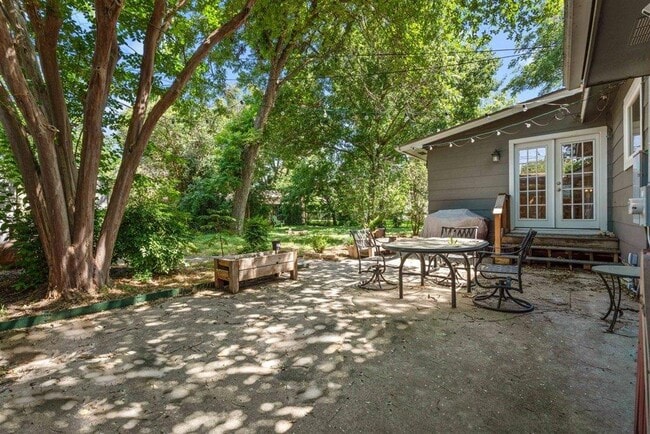 Building Photo - 5711 Chesterfield Ave