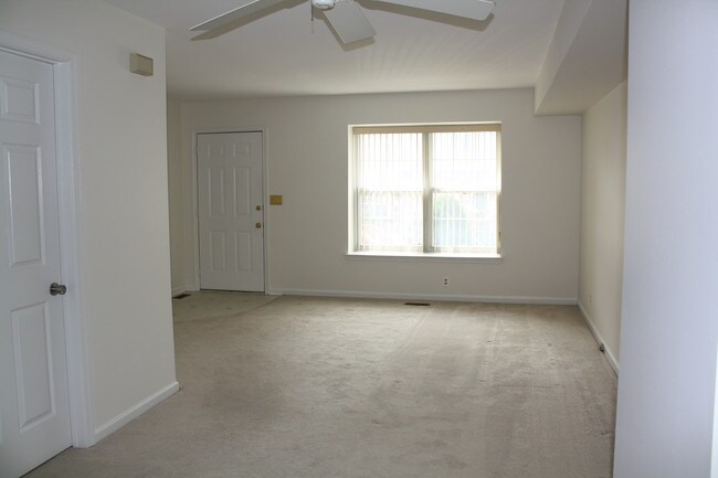 Building Photo - 7923 Ridge Ave