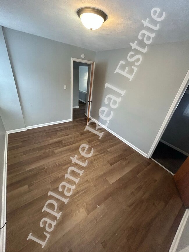 Building Photo - Cozy 2-Bed Home in Toledo