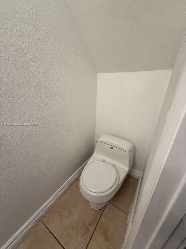 Building Photo - 2660 W 76th St