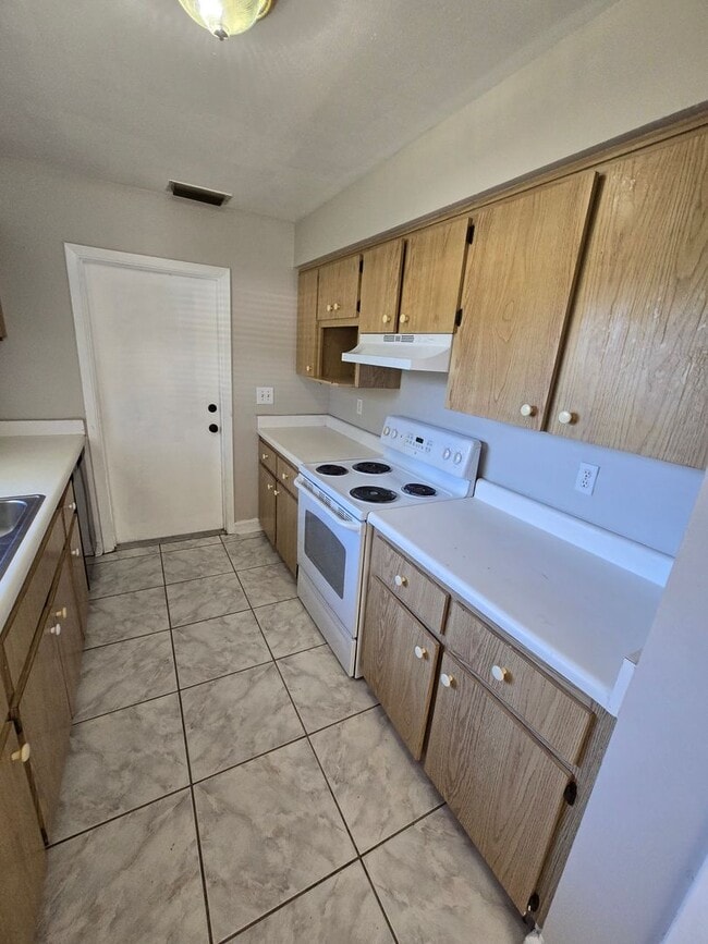 Building Photo - 2217 Villano Ave
