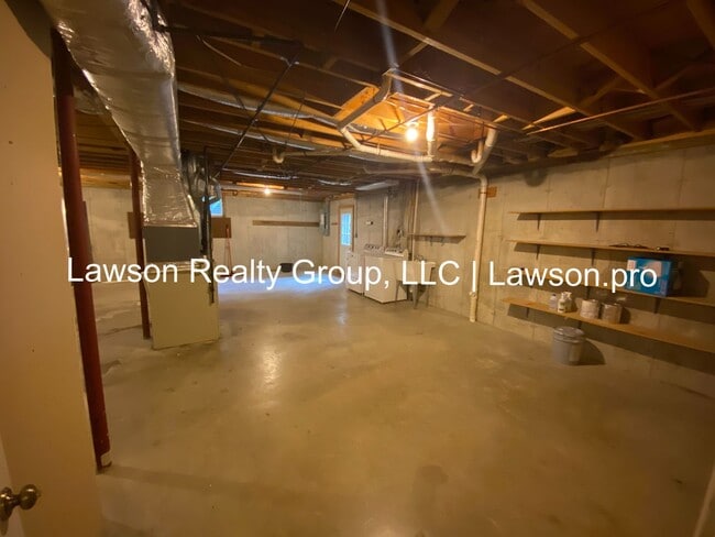 Building Photo - Spacious Hollins Four Bedroom w/ Finished Basement
