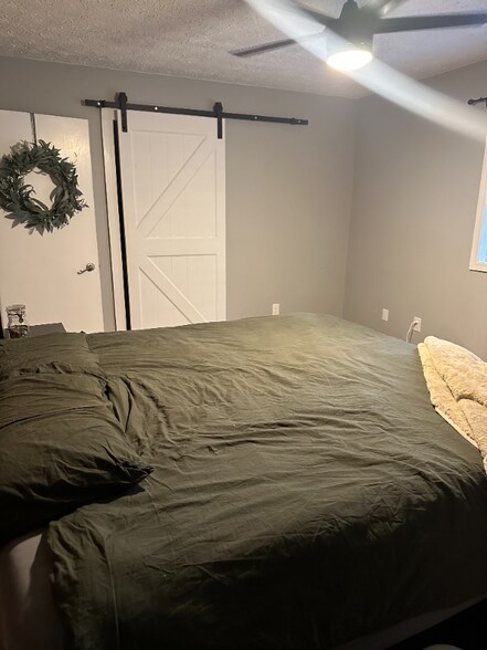 Building Photo - 9202 Cam Island Cir