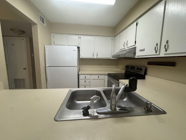 Building Photo - 3/2 in Marchwood !
