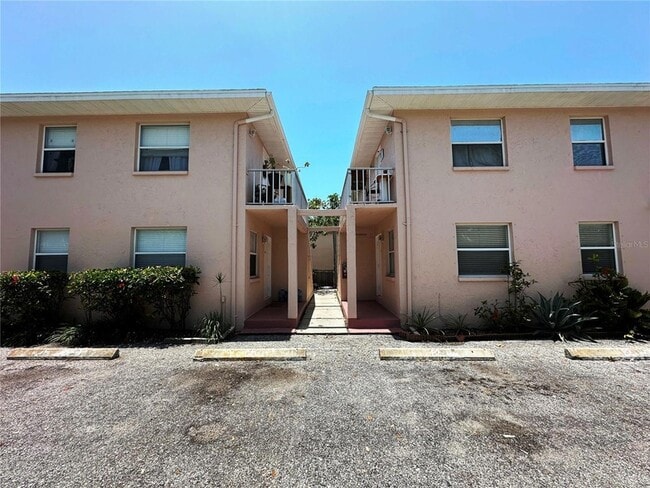 Building Photo - 1630 Redwood St