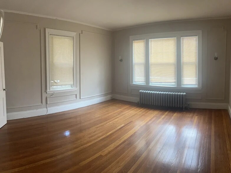 Building Photo - 40 Schuyler St