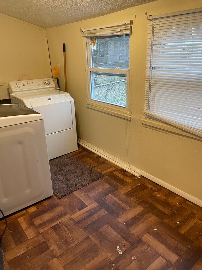 Laundry Room - 924 Fulton St