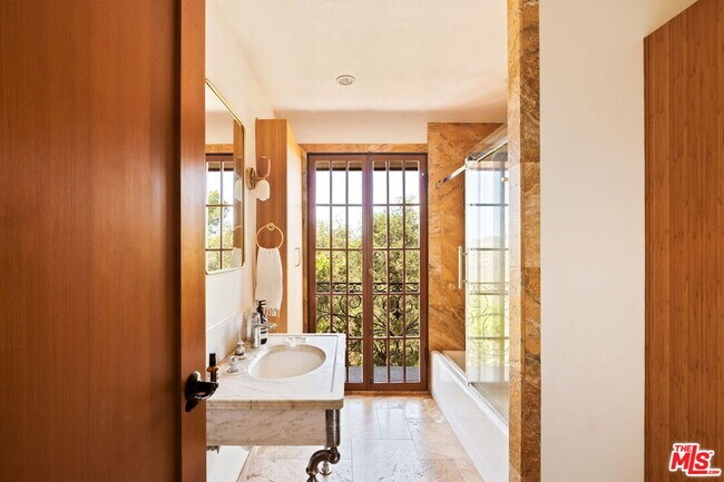 Building Photo - 21071 Waveview Dr