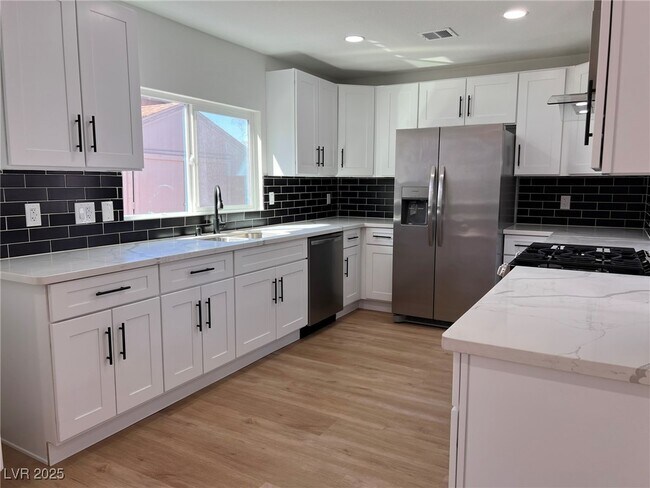 Building Photo - 730 Arrowhead Trail