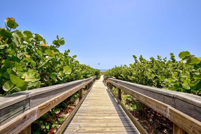 Building Photo - 603 Shorewood Dr