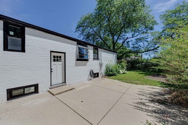 Building Photo - 4021 W Estes Ave
