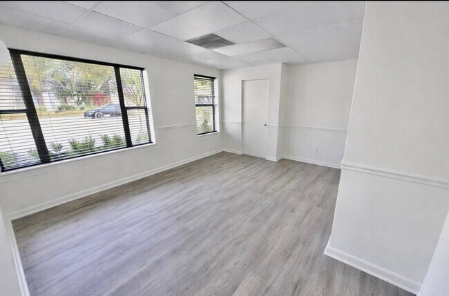 Building Photo - 2510 S MacDill Ave