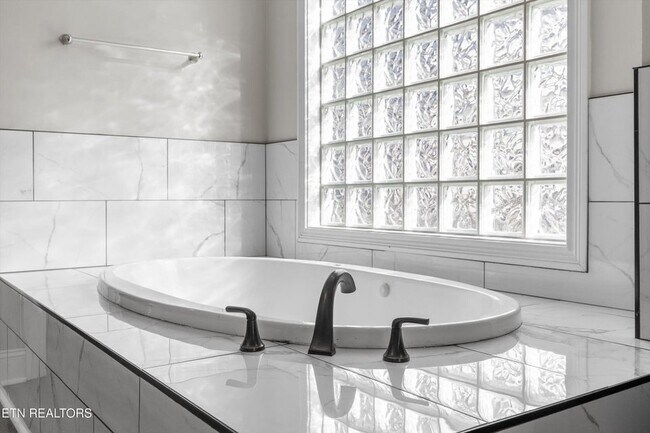 Building Photo - 1768 Redgrave Rd