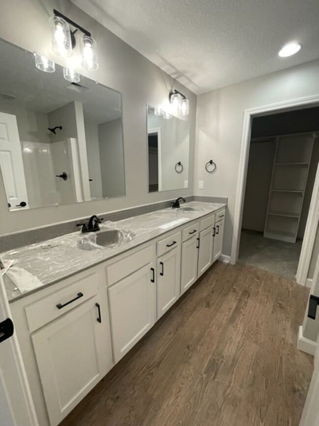 Building Photo - Italian Estates Property Management