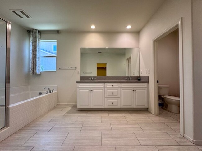 Building Photo - 4 bedroom single story Spencers Crossing h...