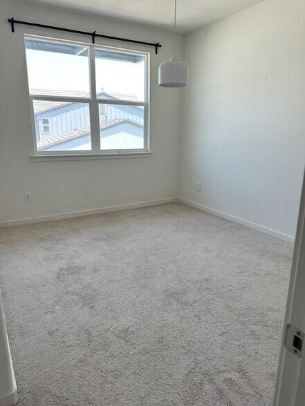 Bedroom 3rd floor - 9424 Shade Pl