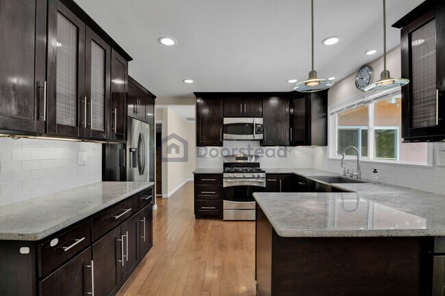 Building Photo - 1492 Via Cancion