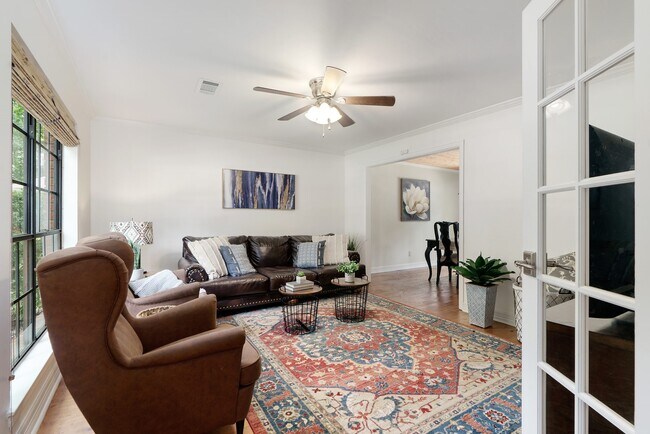 Building Photo - 39 Sylvan Forest Dr