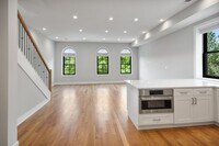 Building Photo - 3 bedroom in Chicago IL 60642