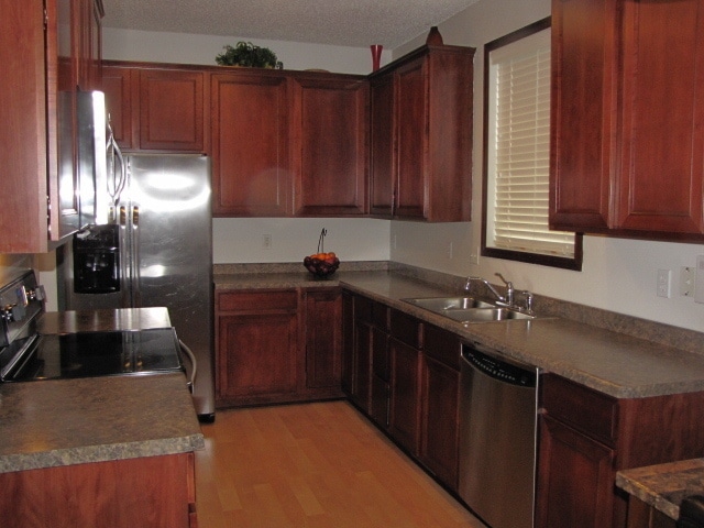 Building Photo - Fabulous 3Bd/2.5Ba House/Detached townhome- over 2000 finished sqft plus unfinished basement! Woo...
