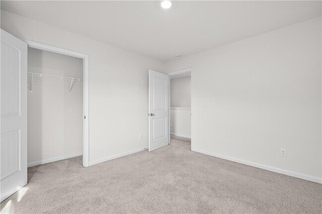 Building Photo - 63 Walnut Grv Wy