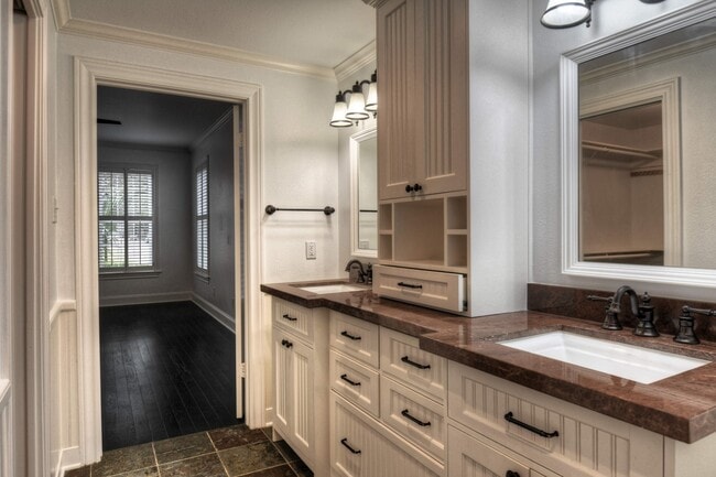 Building Photo - 5912 Auden St