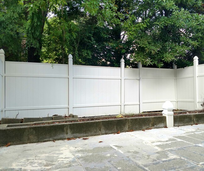 Building Photo - 103 Pinter Ct