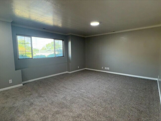 Building Photo - Move In for Less! $1,000 Move-In Credit | 2 Bed 1.5 Bath Condo in Ogden!
