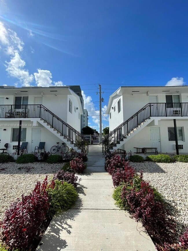 Primary Photo - 747 NW 60th St
